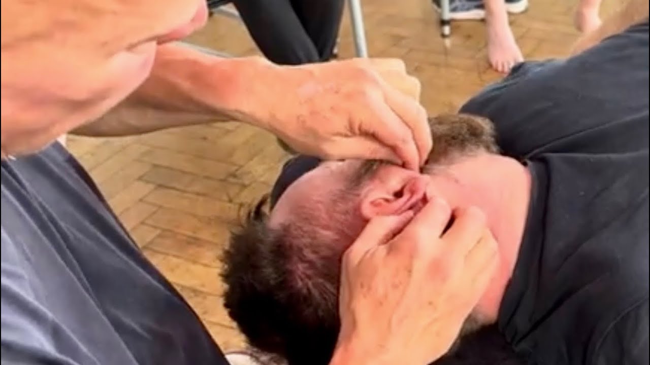 Jaw massage for tight TMJ. Face and head and neck massage techniques and diagnosis.